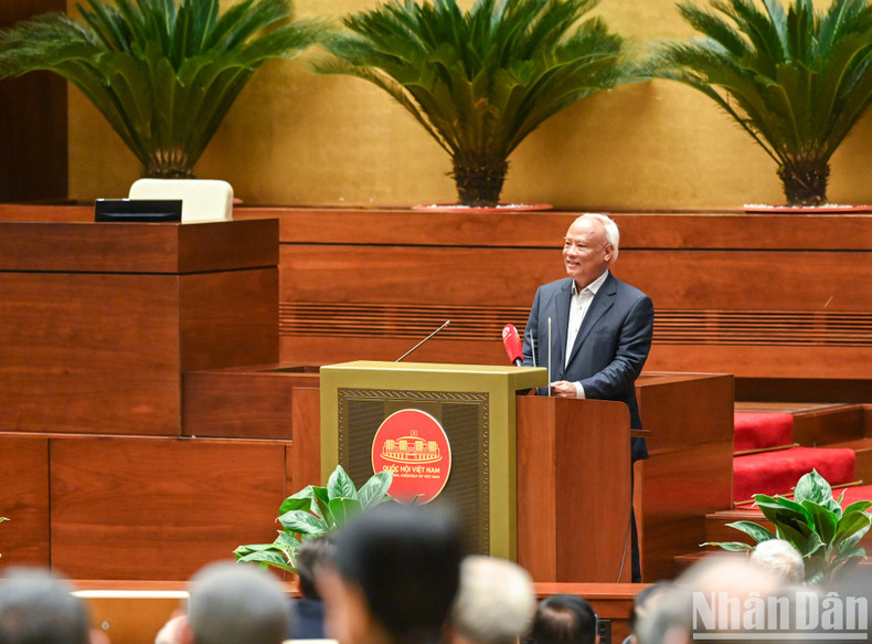 El ex vicepresidente de la ANV, Uong Chu Luu, habla en la reunión. El ex vicepresidente de la ANV, Uong Chu Luu, habla en la reunión.