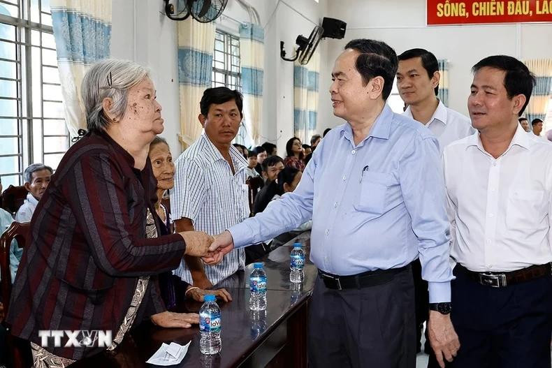 El presidente de la ANV, Tran Thanh Man, y los asistentes a la actividad. (Foto: VNA) El presidente de la ANV, Tran Thanh Man, y los asistentes a la actividad. (Foto: VNA)