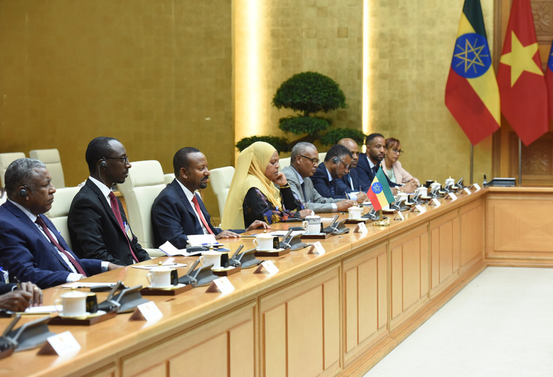 El primer ministro etíope, Abiy Ahmed Ali, y miembros del Gobierno etíope en las conversaciones. El primer ministro etíope, Abiy Ahmed Ali, y miembros del Gobierno etíope en las conversaciones.