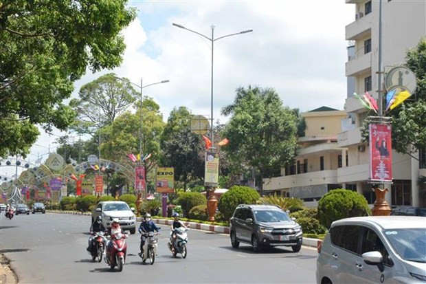 Las calles de Buon Ma Thuot se decoran con motivo del festival. (Foto: VNA) Las calles de Buon Ma Thuot se decoran con motivo del festival. (Foto: VNA)