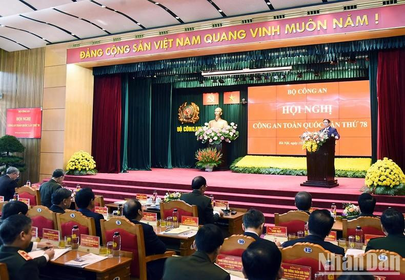 Escena de la conferencia. Escena de la conferencia.