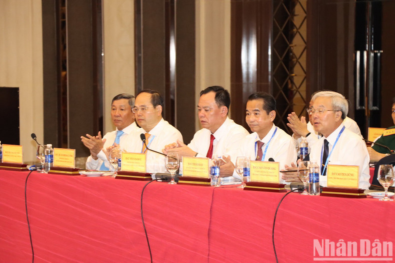 Dirigentes claves de Dong Nai en la reunión. Dirigentes claves de Dong Nai en la reunión.