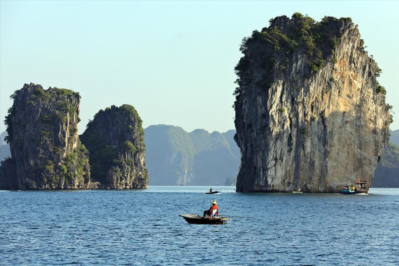 La bahía de Lan Ha se caracteriza por sus numerosas montañas de roca e islas primitivas. (Foto: Revista Vietnam) La bahía de Lan Ha se caracteriza por sus numerosas montañas de roca e islas primitivas. (Foto: Revista Vietnam)