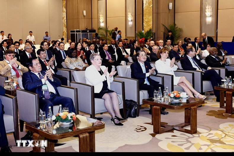 El presidente de la ANV, Tran Thanh Man, y los delegados. (Foto:VNA) El presidente de la ANV, Tran Thanh Man, y los delegados. (Foto:VNA)