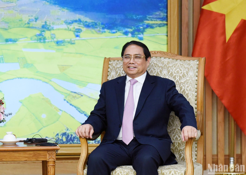 El jefe del Ejecutivo mostró la confianza de los aportes de Christian Hofer y su delegación que lo acompaña al éxito de la SFS. El jefe del Ejecutivo mostró la confianza de los aportes de Christian Hofer y su delegación que lo acompaña al éxito de la SFS.