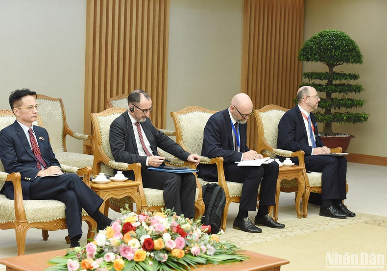 Delegación suiza en la reunión. Delegación suiza en la reunión.