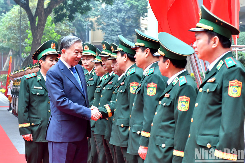 El líder partidista vietnamita, To Lam, en la visita.