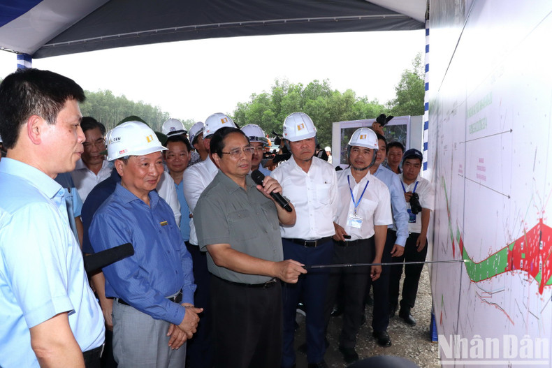 El jefe del Gobierno pide a Dong Nai que elimine pronto las dificultades y acelere el proceso de limpieza del sitio.