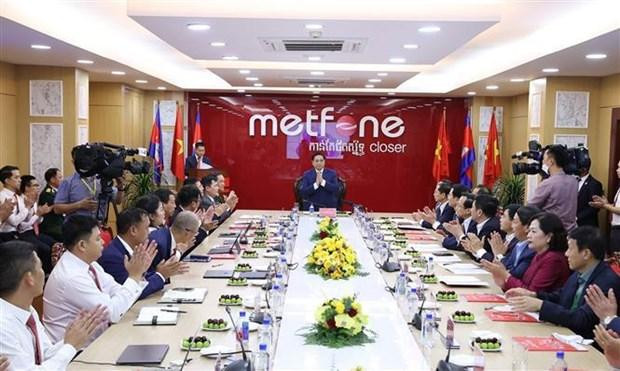 El premier vietnamita, Pham Minh Chinh, visita la empresa Metfone. (Fotografía: VNA) El premier vietnamita, Pham Minh Chinh, visita la empresa Metfone. (Fotografía: VNA)