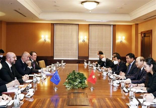 En la reunión entre el presidente vientamita, Nguyen Xuan Phuc, y el titular del Consejo Europeo, Charles Michel. (Fotografía:VNA)