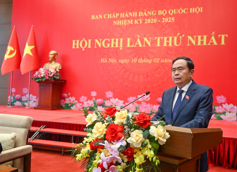 El secretario del Comité partidista de la ANV y presidente de este órgano, Tran Thanh Man, pronuncia el discurso inaugural. El secretario del Comité partidista de la ANV y presidente de este órgano, Tran Thanh Man, pronuncia el discurso inaugural.