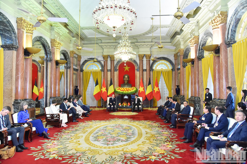 Escena del encuentro en el Palacio Presidencial. Escena del encuentro en el Palacio Presidencial.