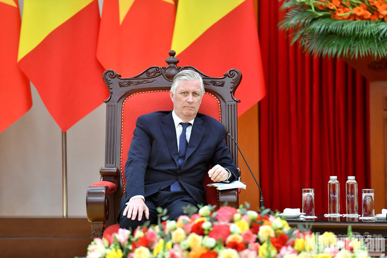 El rey Felipe en el encuentro.