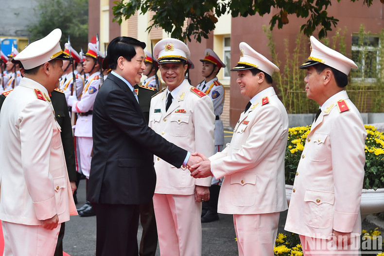 El presidente Luong Cuong con los líderes del Comando de Guardia.