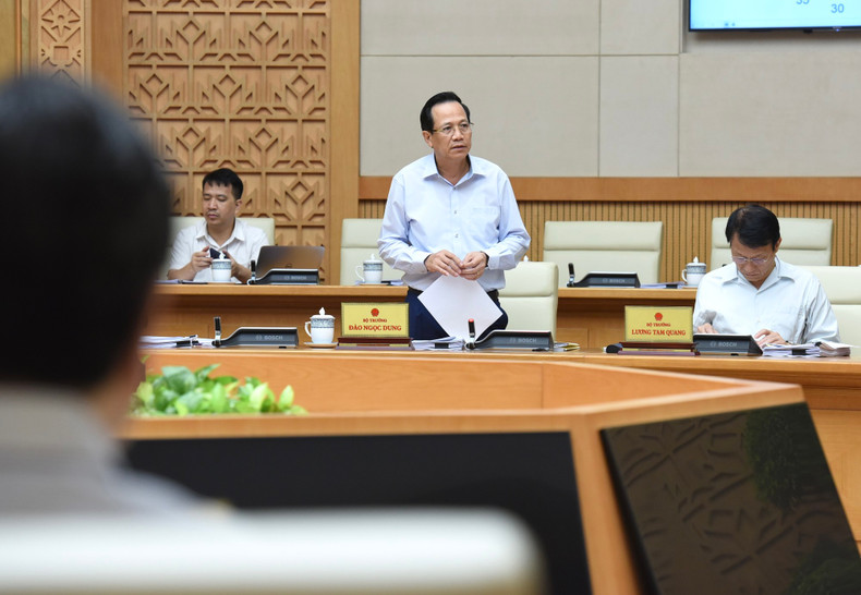 El ministro de Trabajo, Inválidos de Guerra y Asuntos Sociales, Dao Ngoc Dung, en la reunión. El ministro de Trabajo, Inválidos de Guerra y Asuntos Sociales, Dao Ngoc Dung, en la reunión.