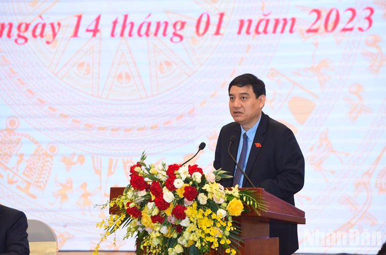 Nguyen Dac Vinh, jefe del Comité de Cultura y Educación de la Asamblea Nacional, interviene en la cita. Nguyen Dac Vinh, jefe del Comité de Cultura y Educación de la Asamblea Nacional, interviene en la cita.