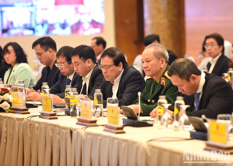 Delegados en la conferencia. Delegados en la conferencia.