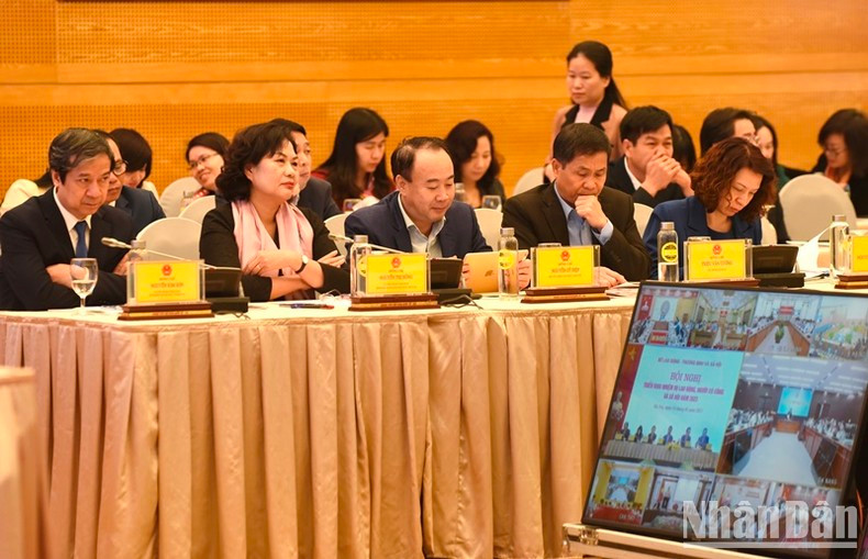 En la conferencia. En la conferencia.