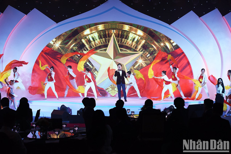 Actuación artística en la ceremonia. Actuación artística en la ceremonia.