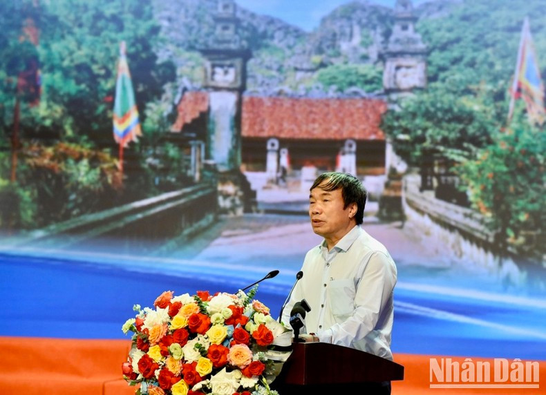 Nguyen Van Truong, director de la empresa de construcción Xuan Truong, interviene en la conferencia. Nguyen Van Truong, director de la empresa de construcción Xuan Truong, interviene en la conferencia.