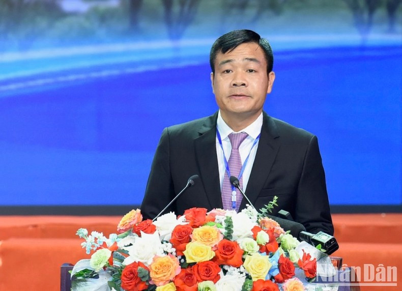 Nguyen Toan Thang, vicepresidente del Grupo Thanh Cong, habla en la reunión. Nguyen Toan Thang, vicepresidente del Grupo Thanh Cong, habla en la reunión.