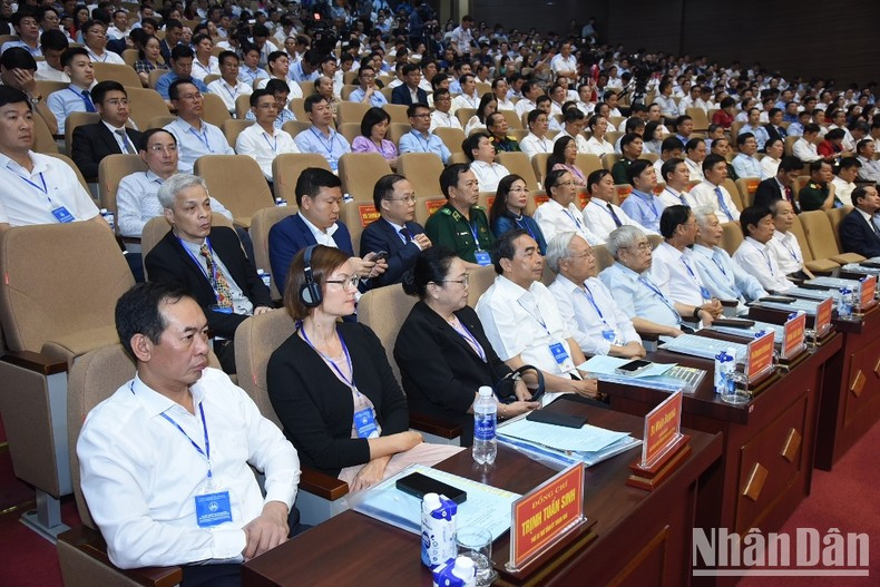 Delegados nacionales e internacionales a la conferencia. Delegados nacionales e internacionales a la conferencia.