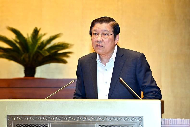 El miembro del Buró Político y jefe de la Comisión de Asuntos Internos del Comité Central del PCV, Phan Dinh Trac y su exposición temática "Continuar construyendo y perfeccionando el Estado de derecho socialista de Vietnam en la nueva etapa.” El miembro del Buró Político y jefe de la Comisión de Asuntos Internos del Comité Central del PCV, Phan Dinh Trac y su exposición temática "Continuar construyendo y perfeccionando el Estado de derecho socialista de Vietnam en la nueva etapa.”