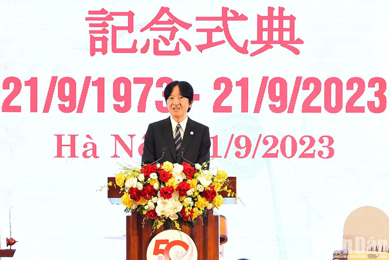 El príncipe heredero japonés Akishino habla en el evento. El príncipe heredero japonés Akishino habla en el evento.