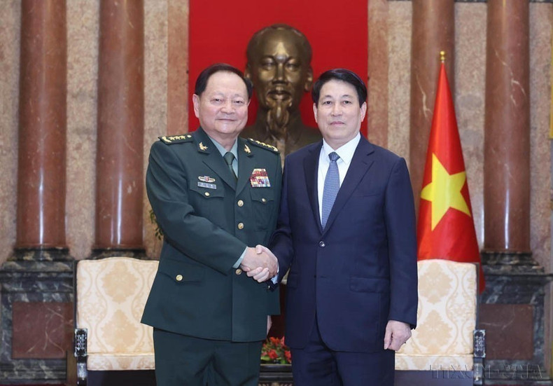 El presidente Luong Cuong recibe al teniente general Zhang Youxia, miembro del Buró Político y vicepresidente de la Comisión Militar Central de China en Hanói, el 25 de octubre de 2024. (Foto: VNA)