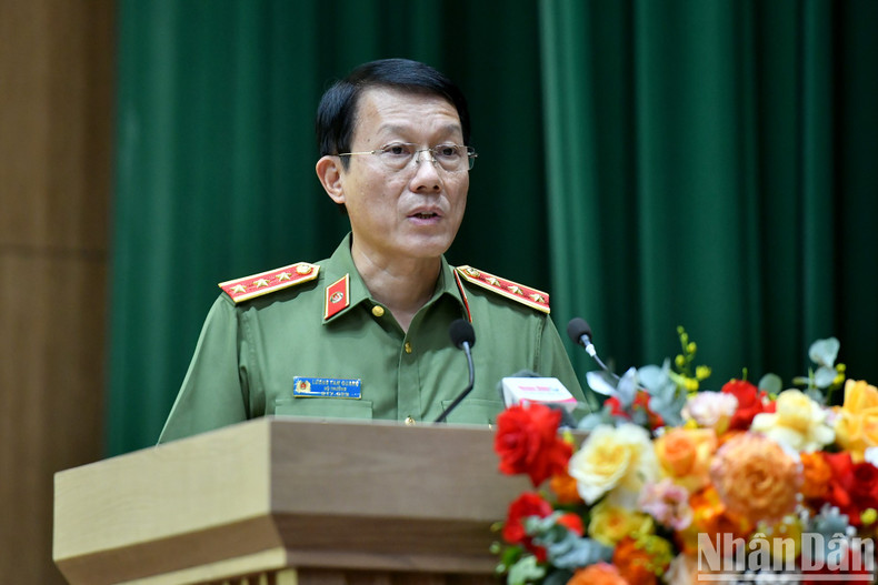 El teniente general Luong Tam Quang, ministro de Seguridad Pública, habla en la cita.