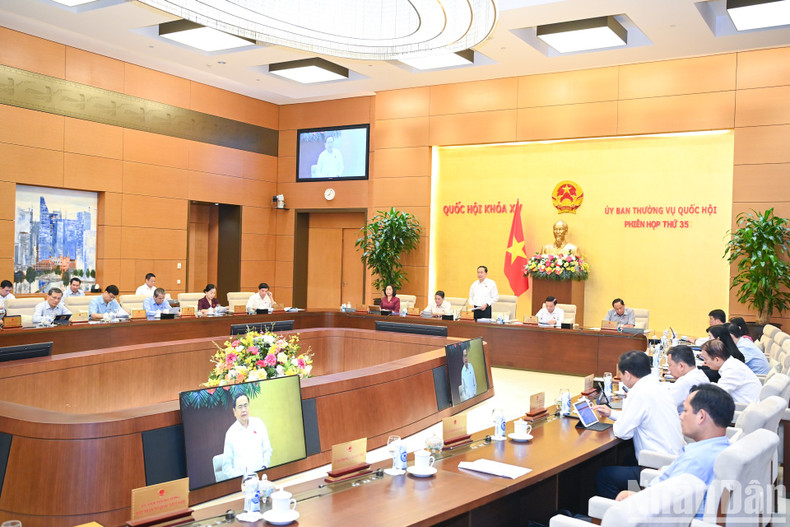 Escena de la reunión. Escena de la reunión.