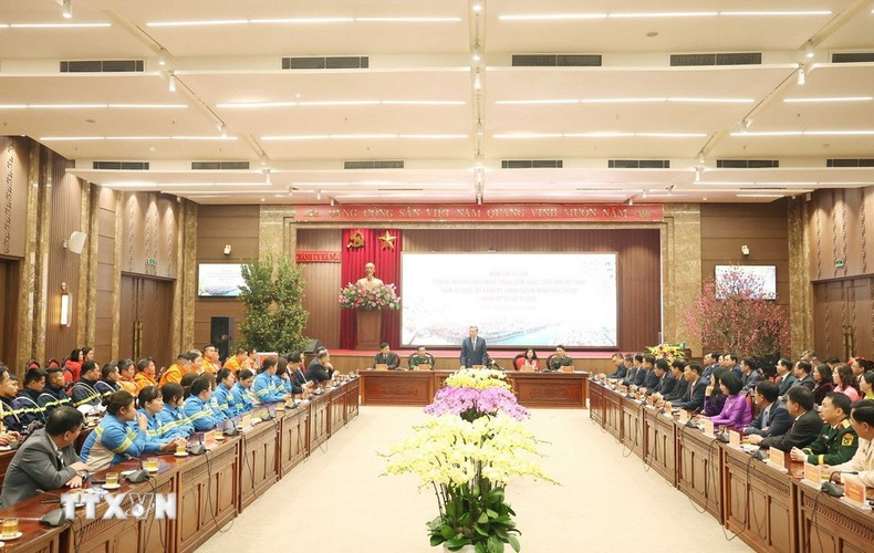 El secretario general del PCV, To Lam, desea un feliz año nuevo al Comité del Partido, al Gobierno y al pueblo de la capital. (Foto: VNA)