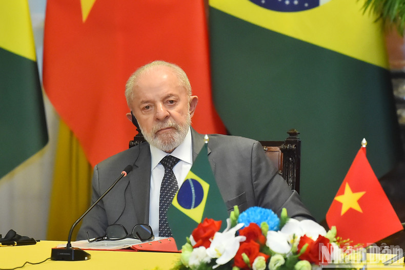 El presidente brasileño, Luiz Inácio Lula da Silva, habla en la rueda de prensa. El presidente brasileño, Luiz Inácio Lula da Silva, habla en la rueda de prensa.