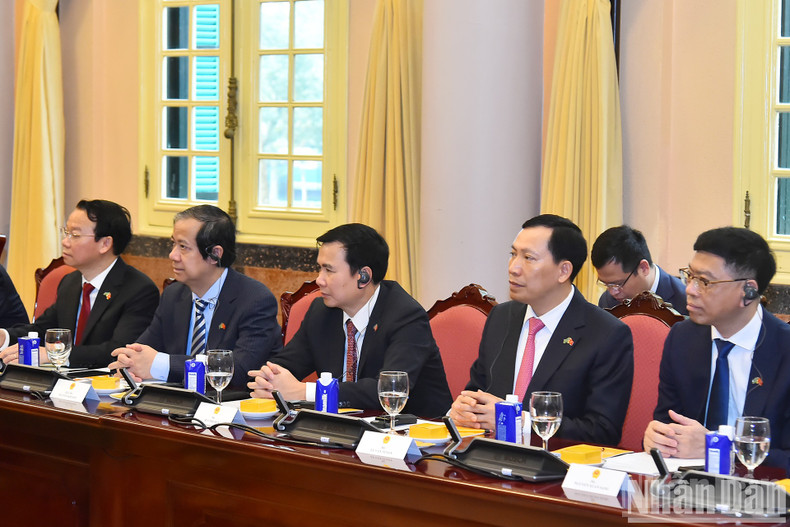 Delegados vietnamitas en la cita. Delegados vietnamitas en la cita.