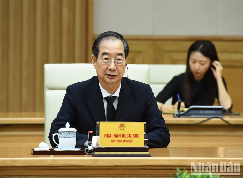 El primer ministro surcoreano, Han Duck Soo, habla en la recepción. El primer ministro surcoreano, Han Duck Soo, habla en la recepción.