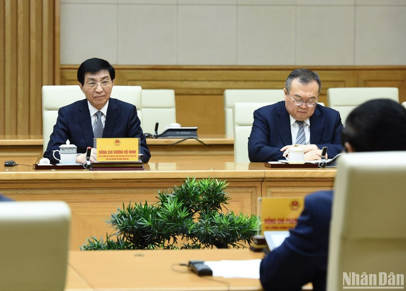 El miembro del Comité Permanente del Buró Político del Comité Central del Partido Comunista y presidente del Comité Nacional de la CCPPCh, Wang Huning, habla en la cita.