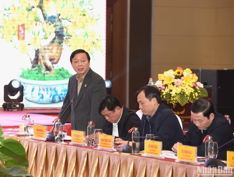 El viceprimer ministro Tran Hong Ha interviene en la reunión. El viceprimer ministro Tran Hong Ha interviene en la reunión.