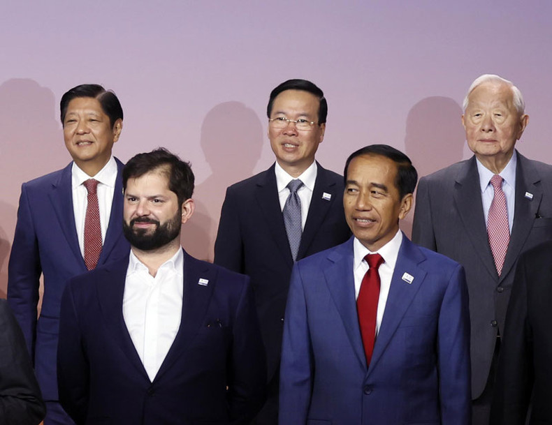 El presidente vietnamita, Vo Van Thuong, y los líderes de las economías del APEC. (Foto: VNA)
