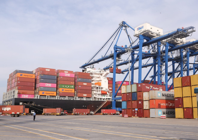 En la Terminal internacional de Contenedores de Tan Cang-Hai Phong. (Foto: VNA) En la Terminal internacional de Contenedores de Tan Cang-Hai Phong. (Foto: VNA)