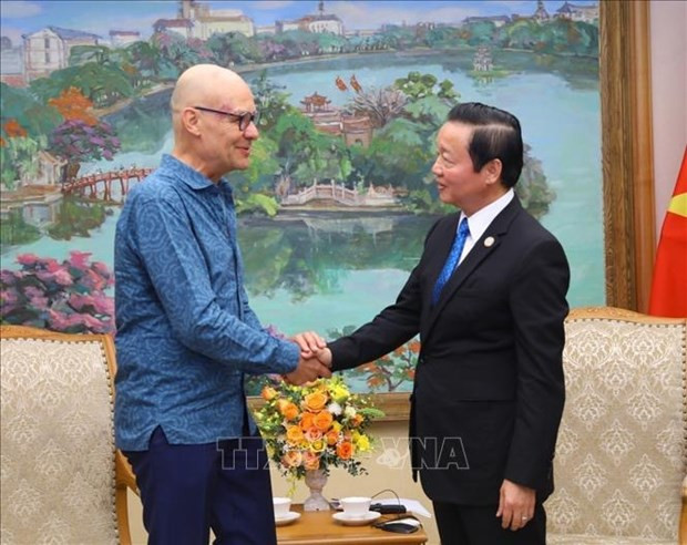 El viceprimer ministro vietnamita Tran Hong Ha (derecha) y el embajador de Países Bajos en Vietnam, Kees van Baar. (Foto: VNA) El viceprimer ministro vietnamita Tran Hong Ha (derecha) y el embajador de Países Bajos en Vietnam, Kees van Baar. (Foto: VNA)
