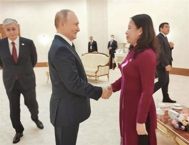 La vicepresidenta de Vietnam, Vo Thi Anh Xuan, y el presidente de Rusia, Vladimir Putin. (Fotografía:VNA)