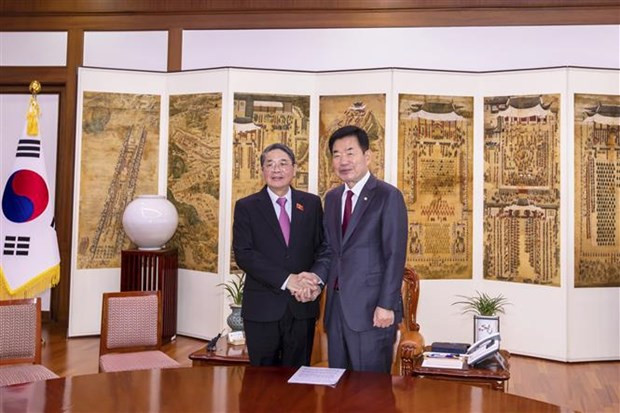 El presidente del Parlamento surcoreano recibe al vicepresidente de la Asamblea Nacional Nguyen Duc Hai. (Foto: VNA) El presidente del Parlamento surcoreano recibe al vicepresidente de la Asamblea Nacional Nguyen Duc Hai. (Foto: VNA)