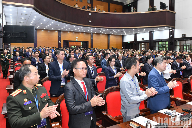 El evento cuenta con la presencia de cerca de 400 delegados en representación de excombatientes voluntarios, expertos, estudiantes vietnamitas en Laos y representantes de las generaciones jóvenes de los dos países.