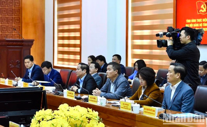 Dirigentes de Lai Chau en la reunión