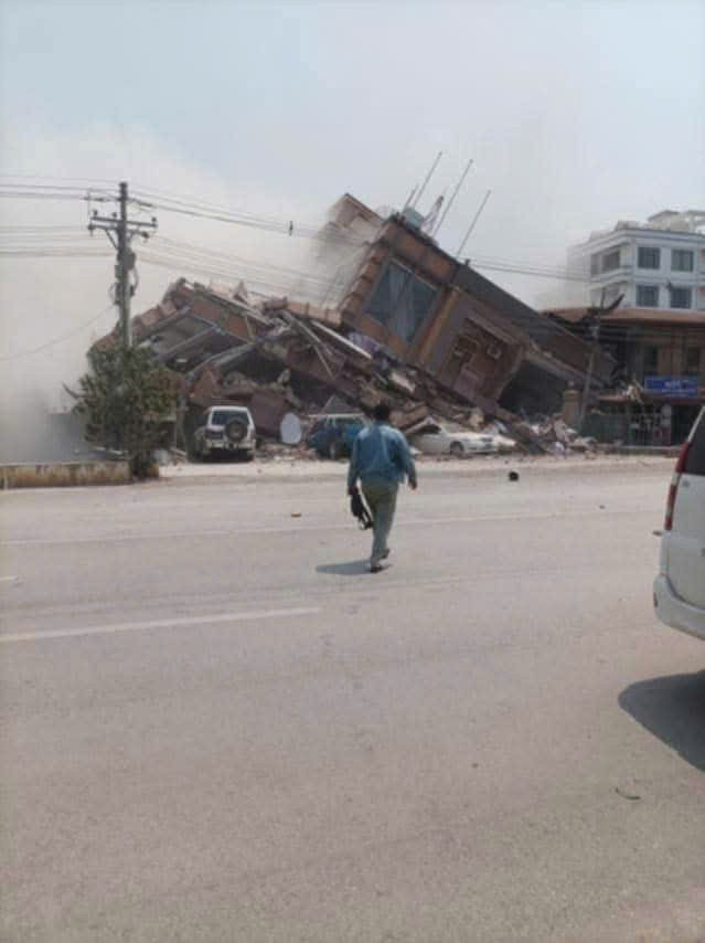 Casas se derrumban debido al terremoto en Myanmar. (Foto: VNA)
