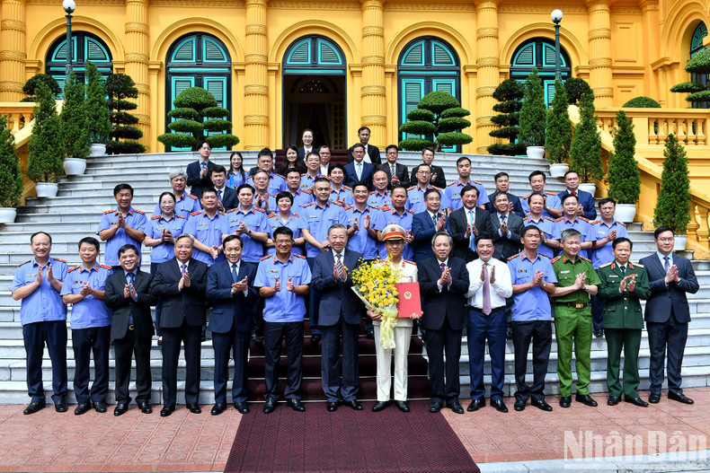 El secretario general del PCV y presidente del país, To Lam, y los delegados. El secretario general del PCV y presidente del país, To Lam, y los delegados.