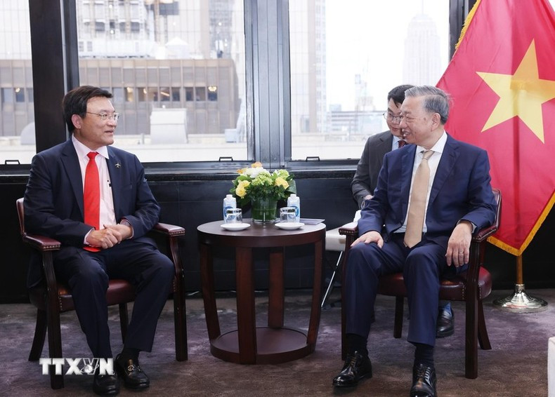 El secretario general del PCV y presidente de Vietnam, To Lam, recibe a Wally Liaw, fundador y vicepresidente senior de Desarrollo Empresarial de Supermicro. (Foto: Lam Khanh/VNA) El secretario general del PCV y presidente de Vietnam, To Lam, recibe a Wally Liaw, fundador y vicepresidente senior de Desarrollo Empresarial de Supermicro. (Foto: Lam Khanh/VNA)