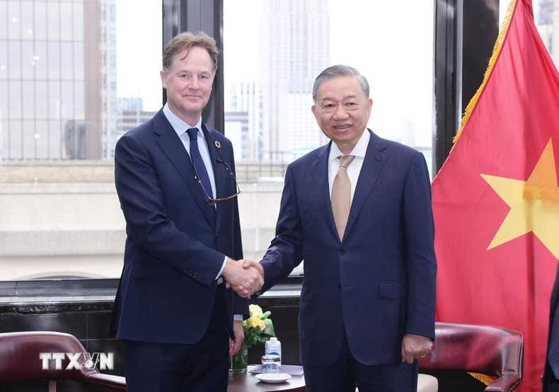 El secretario general del PCV y presidente de Vietnam, To Lam, recibe al presidente de Asuntos Externos Globales del grupo Meta, Nick Clegg. (Foto: Lam Khanh/VNA) El secretario general del PCV y presidente de Vietnam, To Lam, recibe al presidente de Asuntos Externos Globales del grupo Meta, Nick Clegg. (Foto: Lam Khanh/VNA)