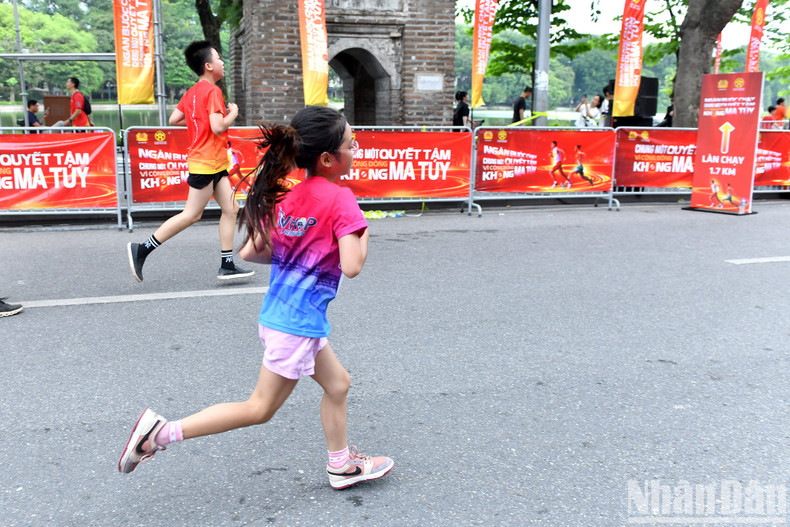 El evento difunde el mensaje de una comunidad libre de drogas. El evento difunde el mensaje de una comunidad libre de drogas.