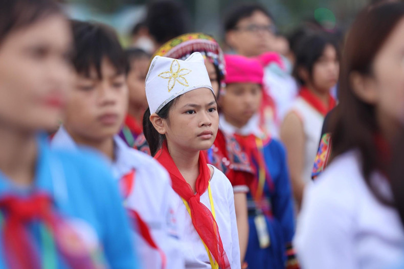Muchos estudiantes lograron altos resultados en concursos nacionales e internacionales. (Fotografía: tienphong.vn) Muchos estudiantes lograron altos resultados en concursos nacionales e internacionales. (Fotografía: tienphong.vn)